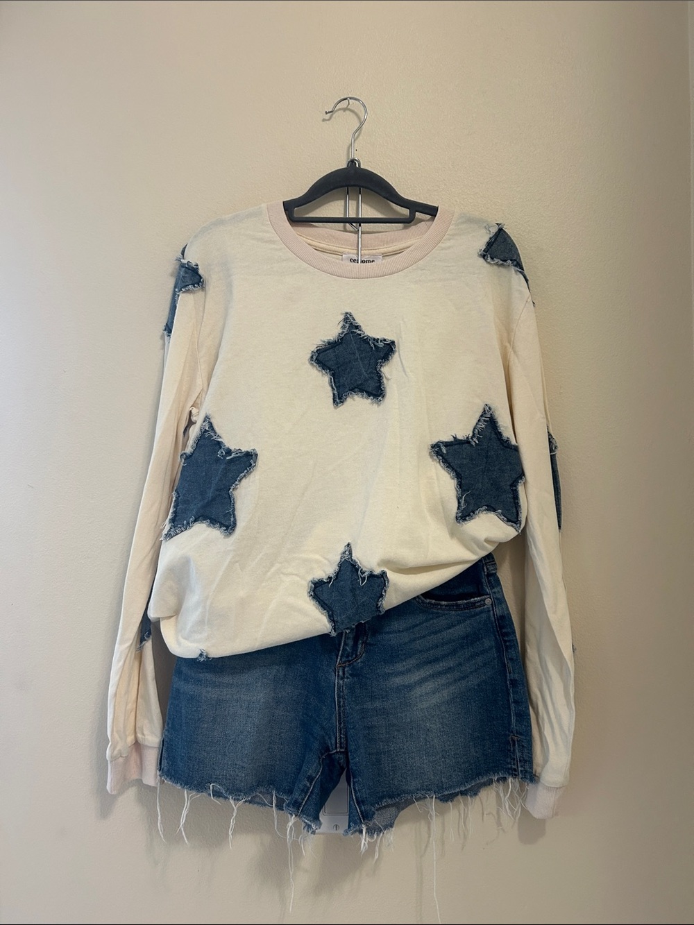 Eesome Women's Cream denim Star Appliqué Long-Sleeve Top